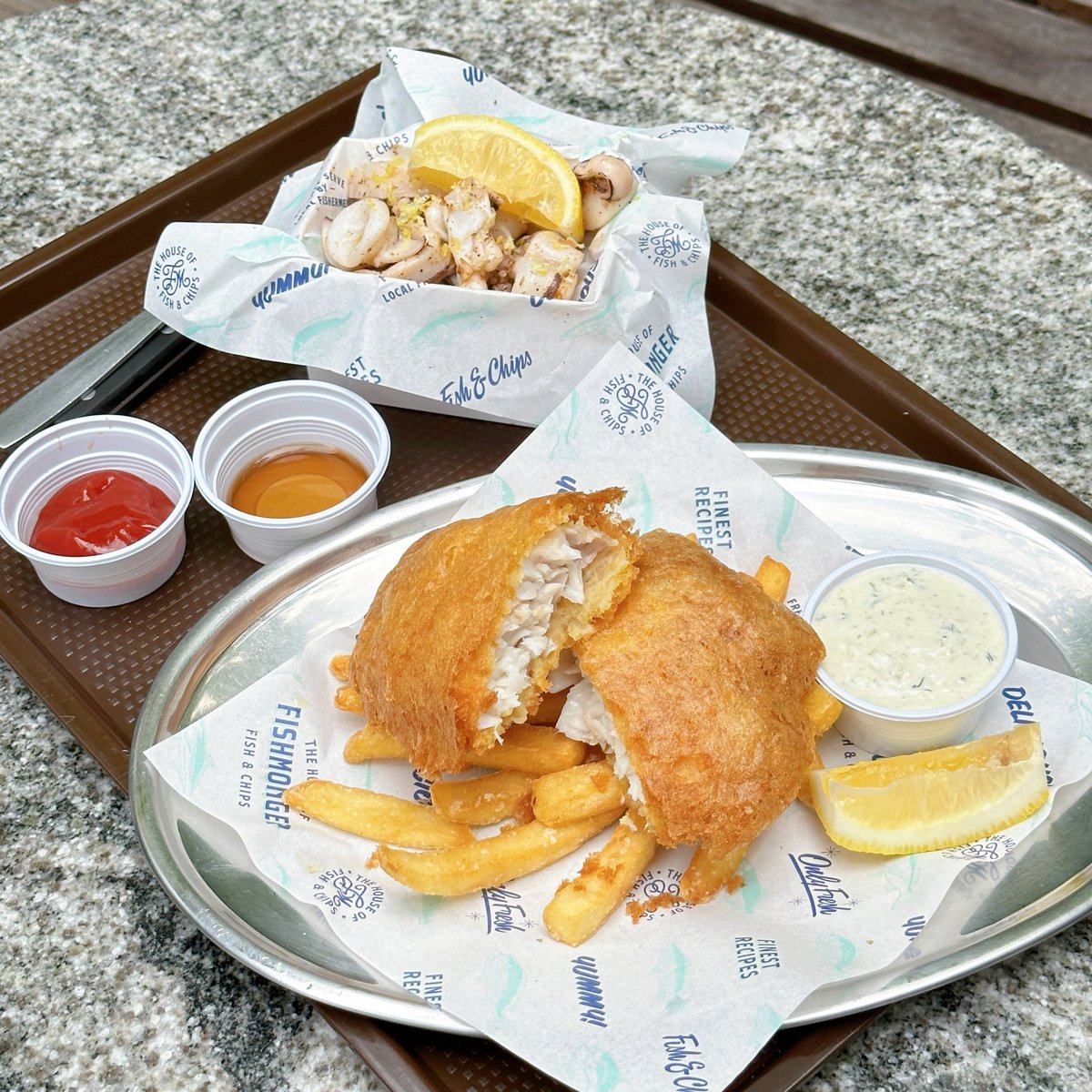 DekChubby2020's tweet photo. ปลาทะเลส่งตรงจากน้ำทะเลไทยลงสู่น้ำมันทอดที่ร้านดังย่านบรรทัดทอง Fishmonger
ทางเข้าร้านลึกลับแต่ขยับเท้าเข้าไปแล้วฟีลกู้ดสุดๆ เพราะอยู่ในบริเวณโครงการ Galileoasis
ซึ่งจะมีทั้งโรงแรม คาเฟ่ บางวันจะมีจัดนิทรรศการด้วย ร่มรื่น วันที่ไปฝนเพิ่งหยุดตกใหม่ๆ มู้ดดีมากๆ🌾🍃🌧️ https://t.co/USb7Ot2fka
