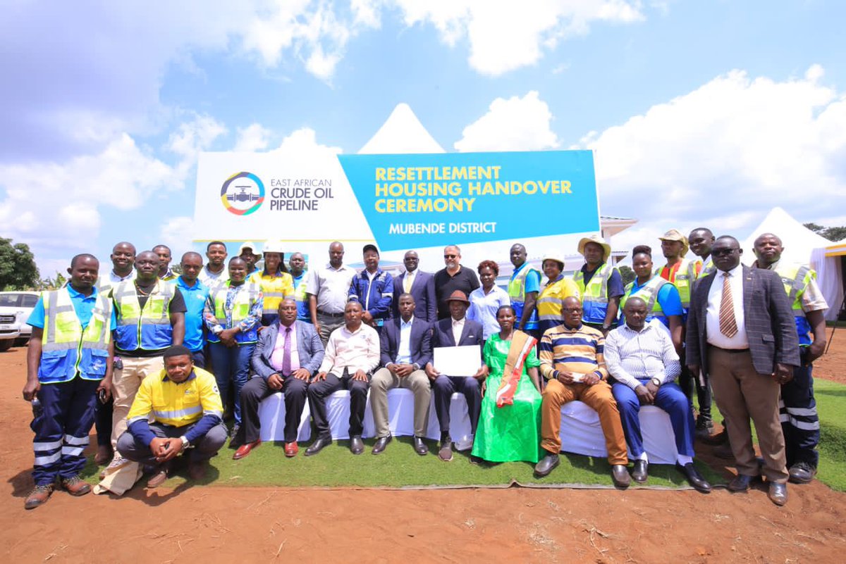 UNOC_UG's tweet photo. @EACOP_ , in which we are a shareholder, handed over its 177th &amp; last replacement house on the Ugandan side of the project. This took place in Butologo sub county Kisagazi village, Mubende district. Presiding over the ceremony was EACOP company’s Deputy MD John Bosco Habumugisha. https://t.co/51PYM3mk0w