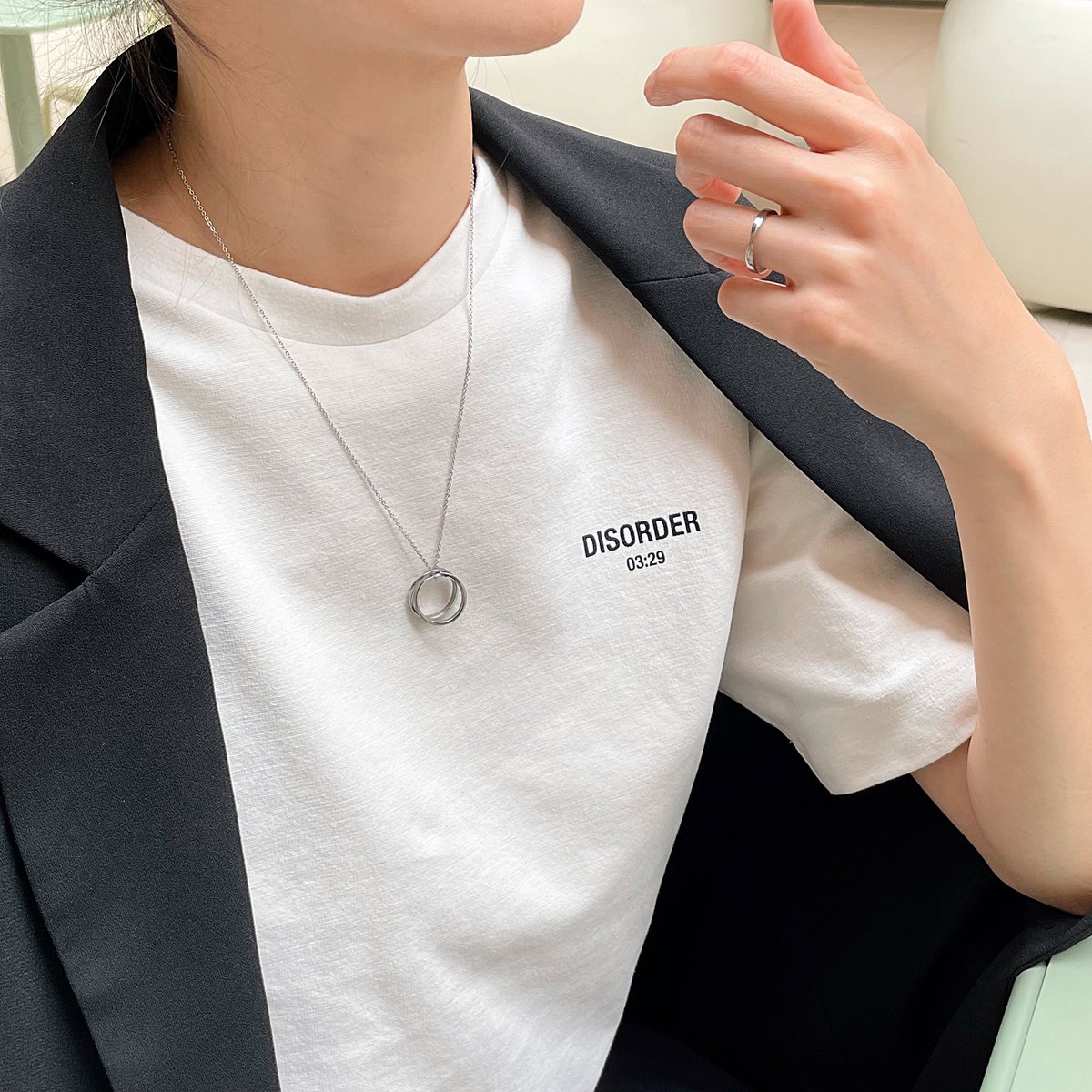 fandom_jewelry's tweet photo. #팬덤쥬얼리 #각인반지
트위스트 #반지목걸이 세트
⏰️7/16 마감

#RT + #follow #이벤트당첨 
5명 반지목걸이 증정

#더보이즈 #TBZ
#데뷔일 #멤버생일 #기념일
반지에 각인가능

-이니셜or숫자 각인무료
-소재 써지컬
-레이어드 물결링 3500원

가격, 상세컷, 주문 윗치폼
https://t.co/QsZlhybVOU https://t.co/vB9Kajb0Hs