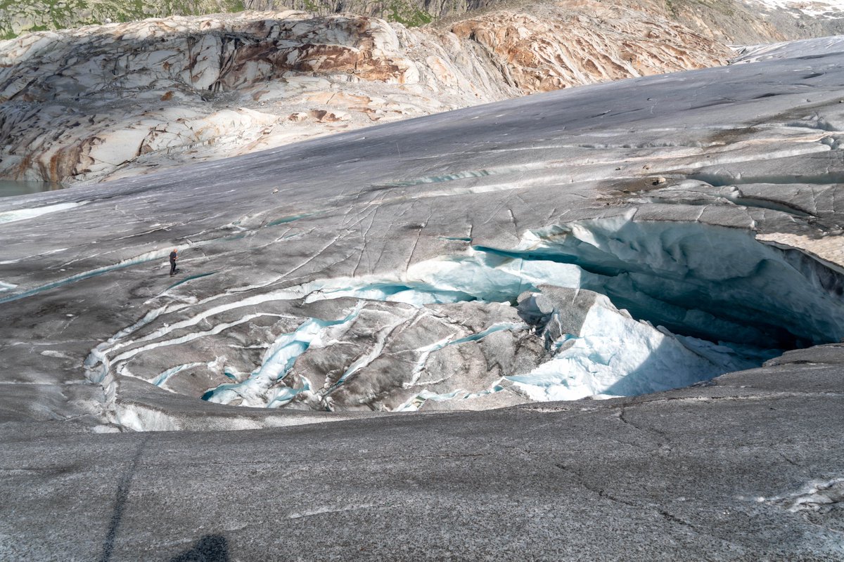 VAW_glaciology's tweet photo. Follow-up measurements of #Rhone #Glacier's collapse feature revealed the convergence of 2 subglacial rivers, that potentially contributed to the #ice #cavity's formation. Additionally, our observations indicate water temperatures around 0.1 degrees Celsius. https://t.co/yICHKyW3sg