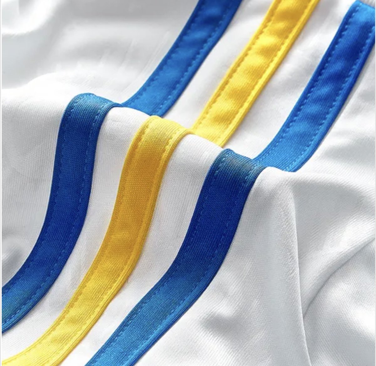 Who wants one of the sexiest home shirts for years - for nowt? We’re giving 1 away to one lucky subscriber All you have to do is; 🔵 Retweet this tweet ⚪️ Subscribe to us on YouTube using link below 🟡 Comment “done” below this tweet youtube.com/@ortaknowbetter #LUFC #mot #alaw