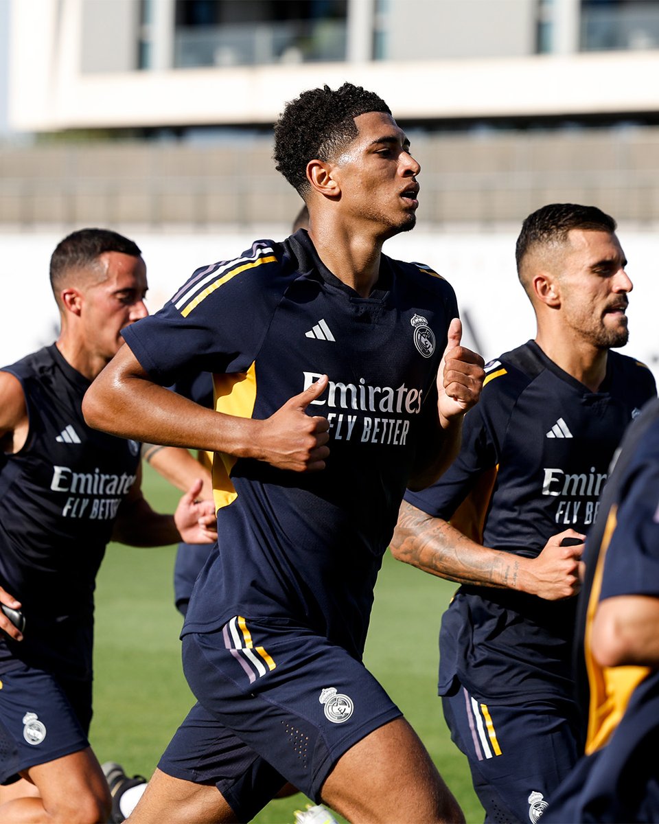 realmadrid's tweet photo. 👀 Hey Jude! https://t.co/DPWB2ONK64