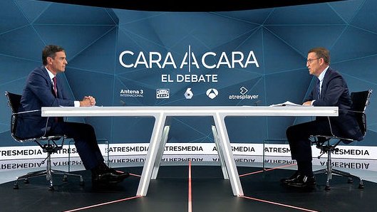 No ví el debate de ayer...

... tampoco hubiera tenido mucho sentido: No votaré a ninguno de los dos.

Sin embargo, hay algo que no entiendo. Algo que me sorprende:

¿Por qué se hizo el debate en Antena 3?

O mejor dicho, ¿por qué no tuvo lugar en la televisión pública, la que