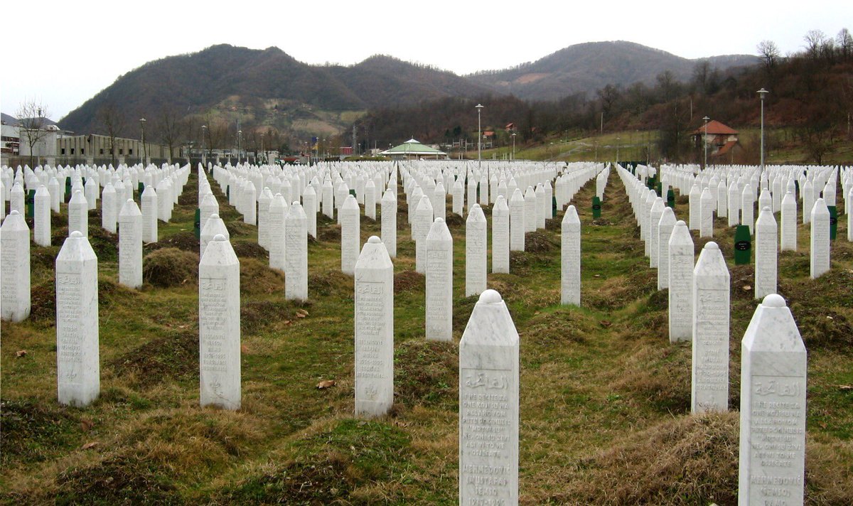 İnsanlık tarihinin en acı olaylarından biri olan #SrebrenitsaSoykırımı’nın üzerinden 28 yıl geçti; ancak yüreklerimizdeki acısı dinmedi.

Avrupa’nın orta yerinde insanlığın katledilmesini unutmadık, unutturmayacağız! 

#SrebrenitsaSoykırımı