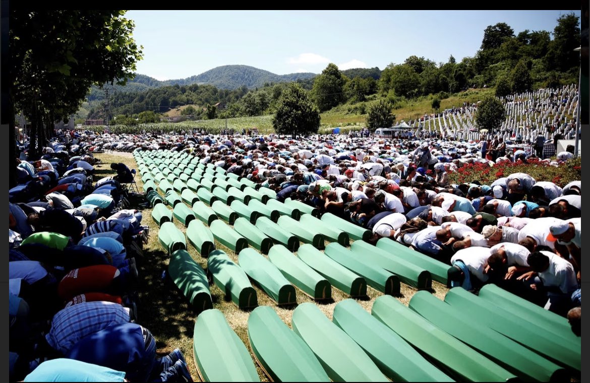 Srebrenica günahının karanlık gölgesi zaman ve mekanı aşarak kıyamete kadar insanlığı takip edecek” 

'Bizi toprağa gömdüler; tohum olduğumuzu bilmiyorlardı.” 

#srebrenica #srebrenicagenocide #srebrenica2023 #srebrenicamemorial #bosniaandherzegovina