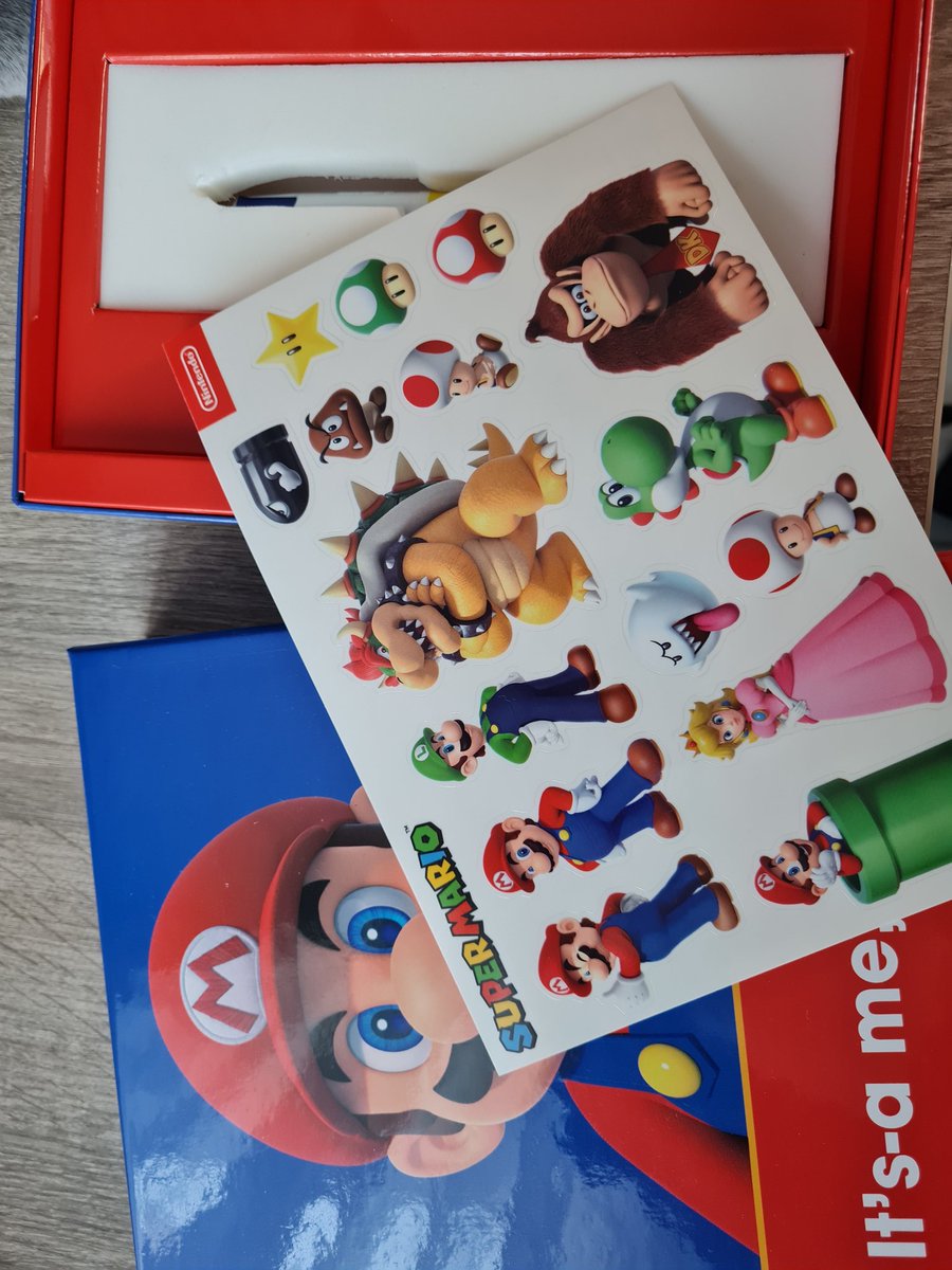 CyDisney's tweet image. Je viens de récupérer un petit coffret sympa à l'effigie de #Mario et limité à 5800ex 
#Nintendo #collector #MarioBros