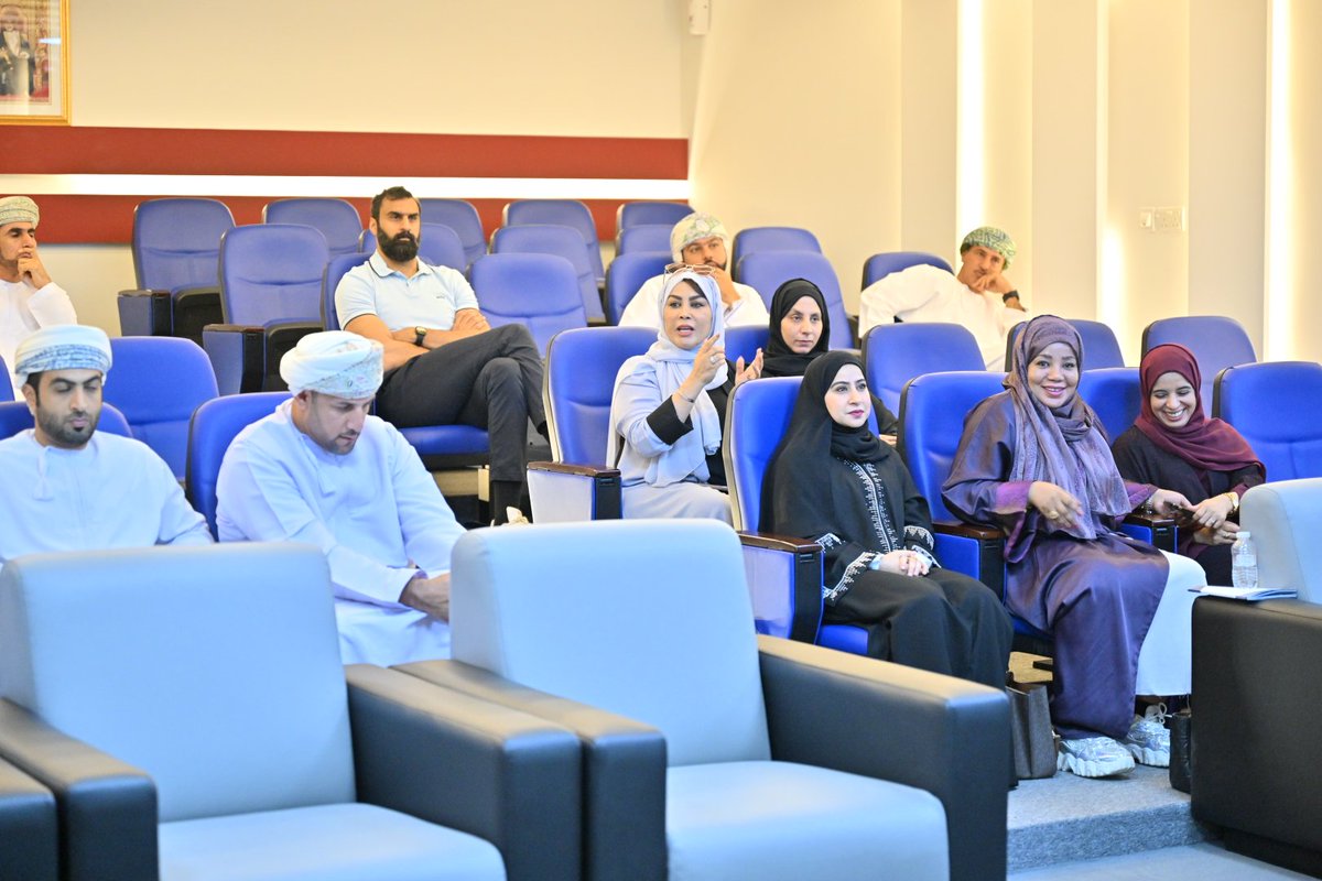 📸| انطلق صباح اليوم الفصل الخامس من برنامج دبلوم الإدارة الرياضية المتقدمة ويستمر حتى مساء بعد غد، وقدم المشاركون في اليوم الأول عروضاً مرئية عن الفصل الماضي "إدارة الشؤون المالية في المؤسسة الرياضية الأولمبية".