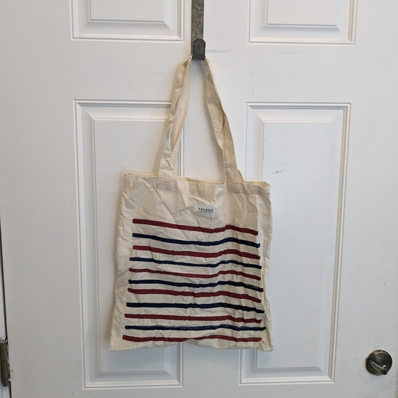 delectable_diva's tweet photo. So good I had to share! Check out all the items I'm loving on @Poshmarkapp #poshmark #fashion #style #shopmycloset #sezane #dooneybourke #freepeople: https://t.co/hiInVBzn0Z https://t.co/QEyn2YjNH6