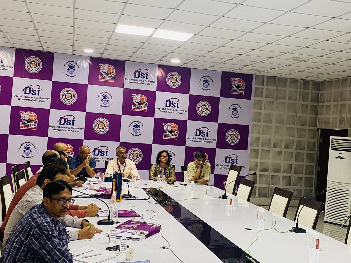 pavitshah's tweet image. There are number of applications like Agriculture, salt cultivation, defence, #Spaceapplication and many more of the Rovers designed by the brilliant young minds! 

Participants of #Robofest 3.0 presenting their proof of Concept to the Technical Advisory Committee. 
@InfoGujcost