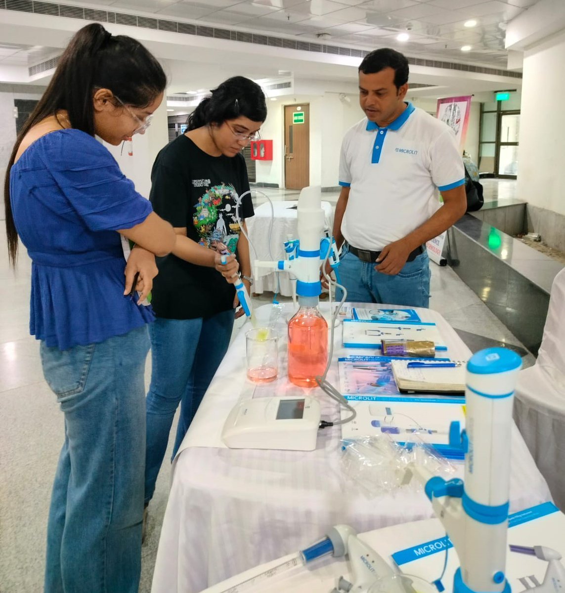 Unlocked the fascinating realm of human behaviour🌟

Microlit was excited to be a part of an engaging seminar at IISER Kolkata, where renowned experts delved into the depths of Understanding Behaviour. Our team showcased our innovative range of products.

#IISERKolkata #Microlit