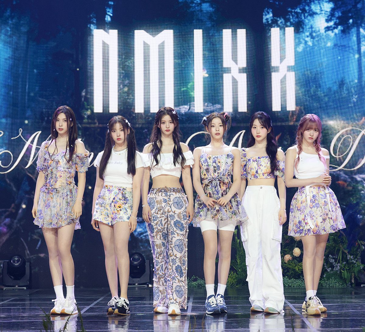 catkyujin's tweet photo. These outfits are so pretty and go so well with the concept and suits the party o’clock vibe so much…Stylists really did a great job!!🤩🧚🏻 

A MIDSUMMER NMIXXs DREAM D-DAY
#A_Midsummer_NMIXXs_Dream
#Party_O_Clock #NMIXX #엔믹스 https://t.co/CaW6jeicfL