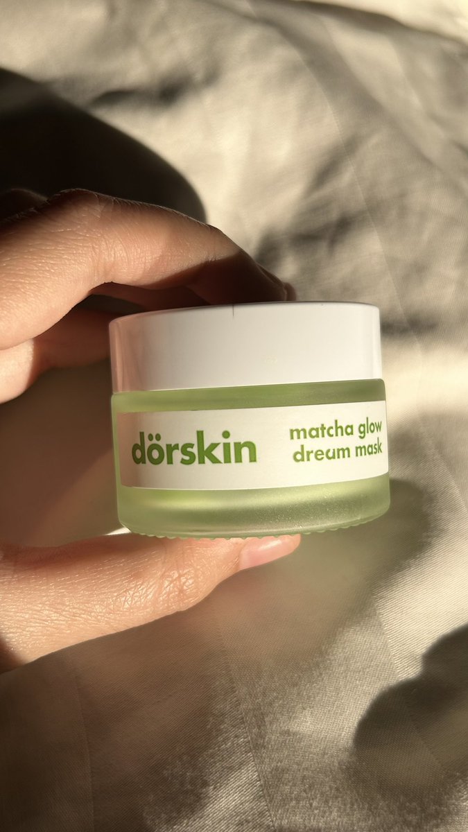 syaciiy's tweet photo. mau review top 3 moisturizer local favoriteku & udah beberapa kali repurchase mereka🥹✨
#racuninskincare #reviewskincare #dorskin #truetoskin #kitschy https://t.co/mXmx3ilu4w