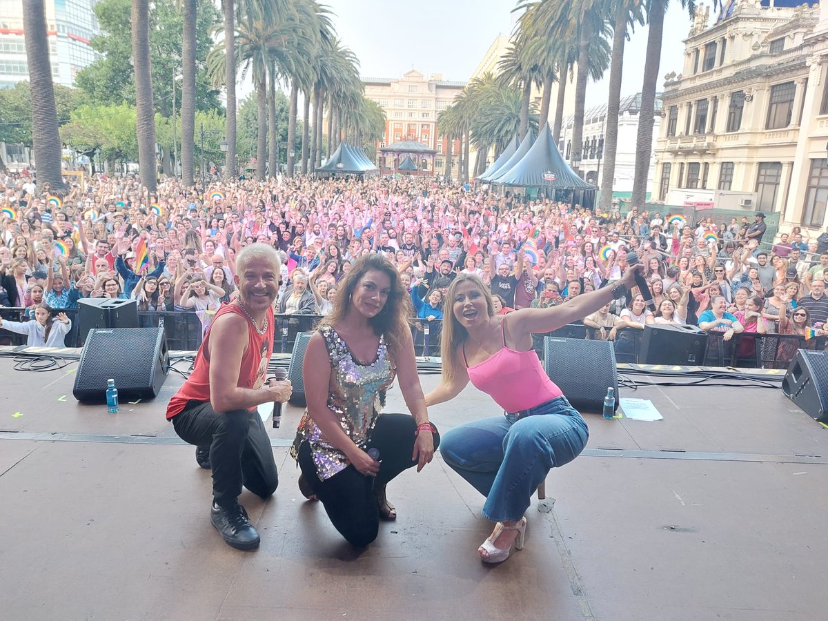 veroromeromusic's tweet photo. ¡Qué bien lo pasamos en #atlanticpride! 😍😍
#música #conciertos #formulaabierta https://t.co/aZYBXtLuMq