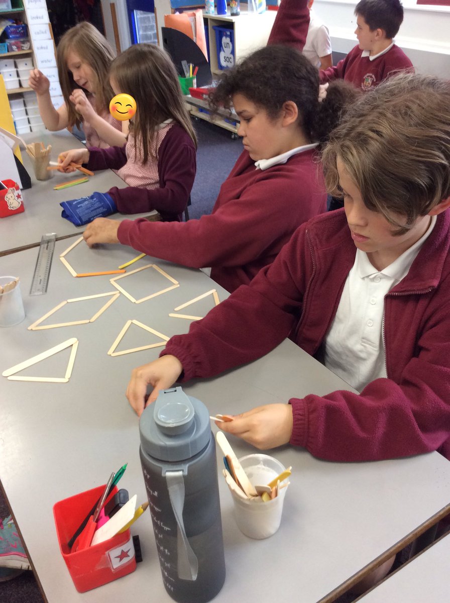 MelthamMoor's tweet photo. In Year Three, we have been recognising, describing and creating 2d shape. #MMY3 #MMmaths https://t.co/MTa8PgYwtM