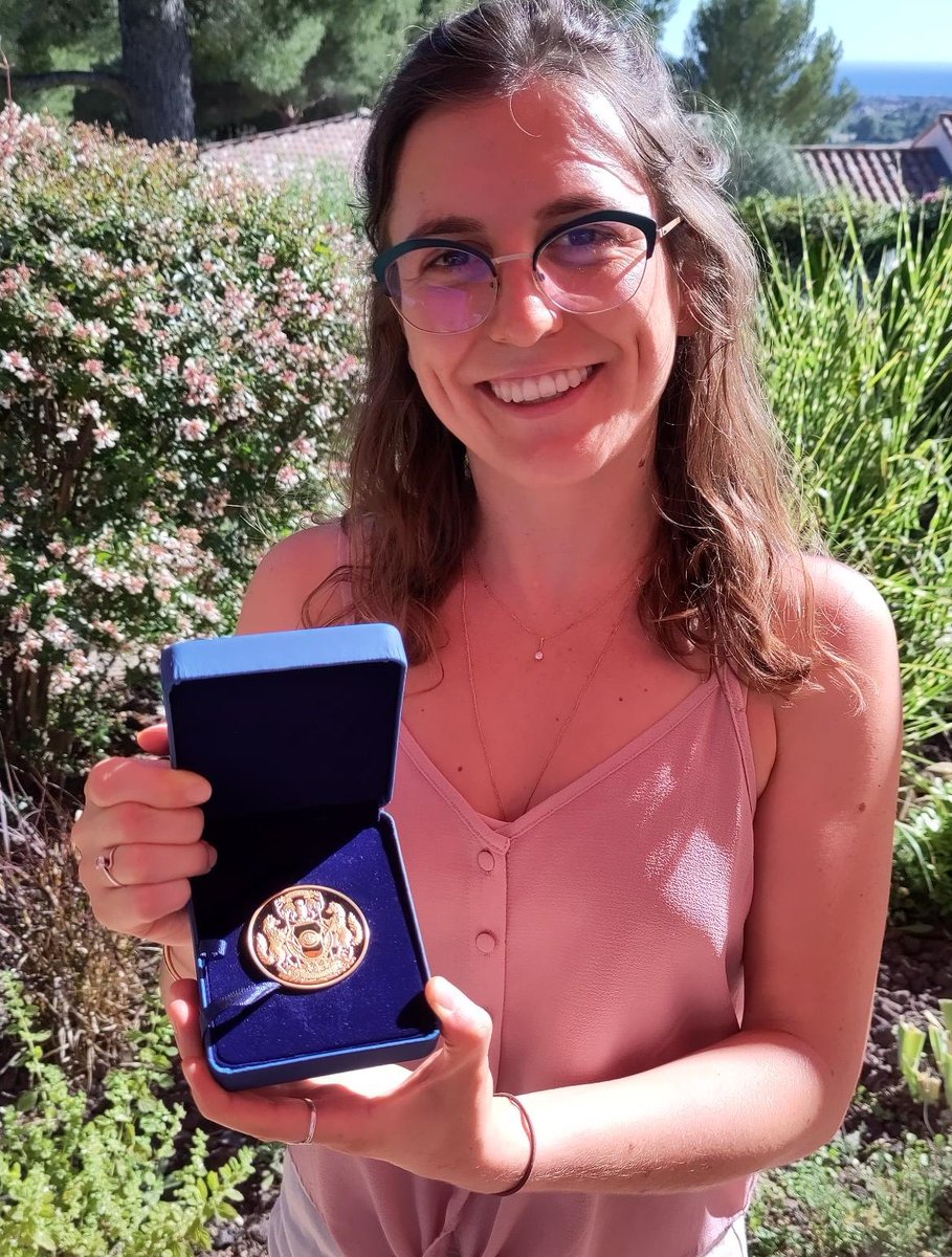 I am incredibly honored and proud to have received the #GovernorGeneralGoldMedal🏅for my PhD work on #AmphibianConservation! 🐸 Thank you @GGCanada and @LaurentianU for this recognition! 🌟