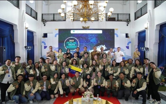 ZTrianka's tweet photo. Pemuda Asia dan Amerika Latin Ikut Aksi Atasi Perubahan iklim #RidwanKamil #KangEmil https://t.co/WiGpQZc63H https://t.co/wSegS4dwY0