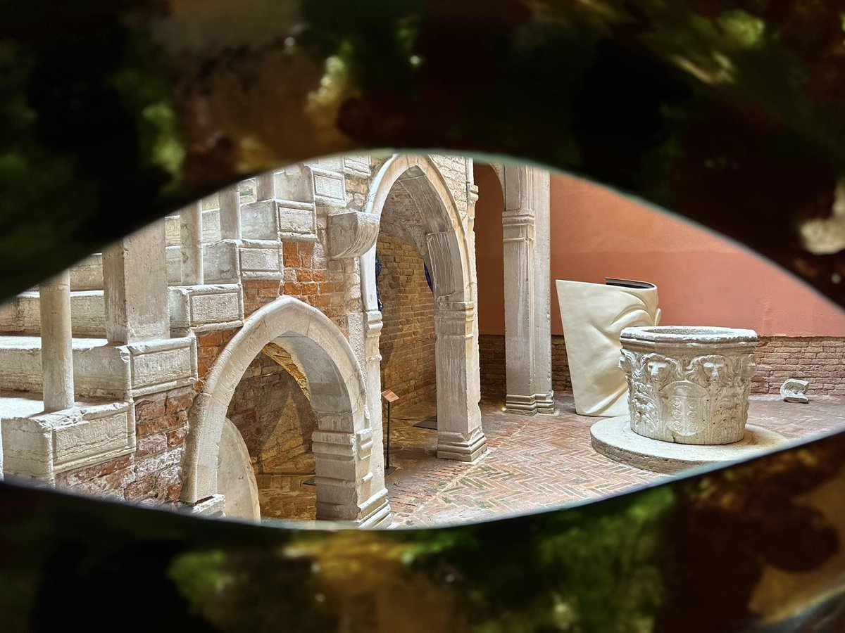 veneziaunica's tweet photo. 🎭 Vieni a scoprire la nuova mostra "IMPRONTE DI UN MASCARER. Luogo spazio e tempo del gesto" presso @Casa_Goldoni!

📅 Aperto tutti i giorni dalle 10.00 alle 16.00 (chiuso il mercoledì)

Prenota il tuo ingresso 👉 https://t.co/HoBpQ6vuXf

@comunevenezia @visitmuve_it https://t.co/820UxAvWEn