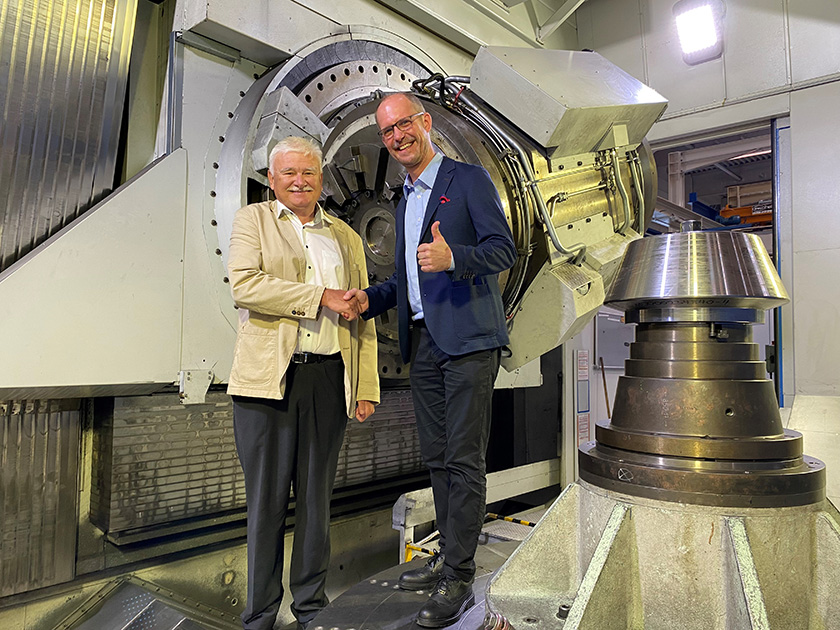 KlingelnbergG's tweet image. Passing the baton in the world's largest gear cutting machine: Dr. Jan Borkowski (right) is the new Director of our Drive Technology Business Unit at the Winterhagen-Hückeswagen site. The entire KLINGELNBERG Team extends a warm welcome to him.
#Klingelnberg #drivetechnology