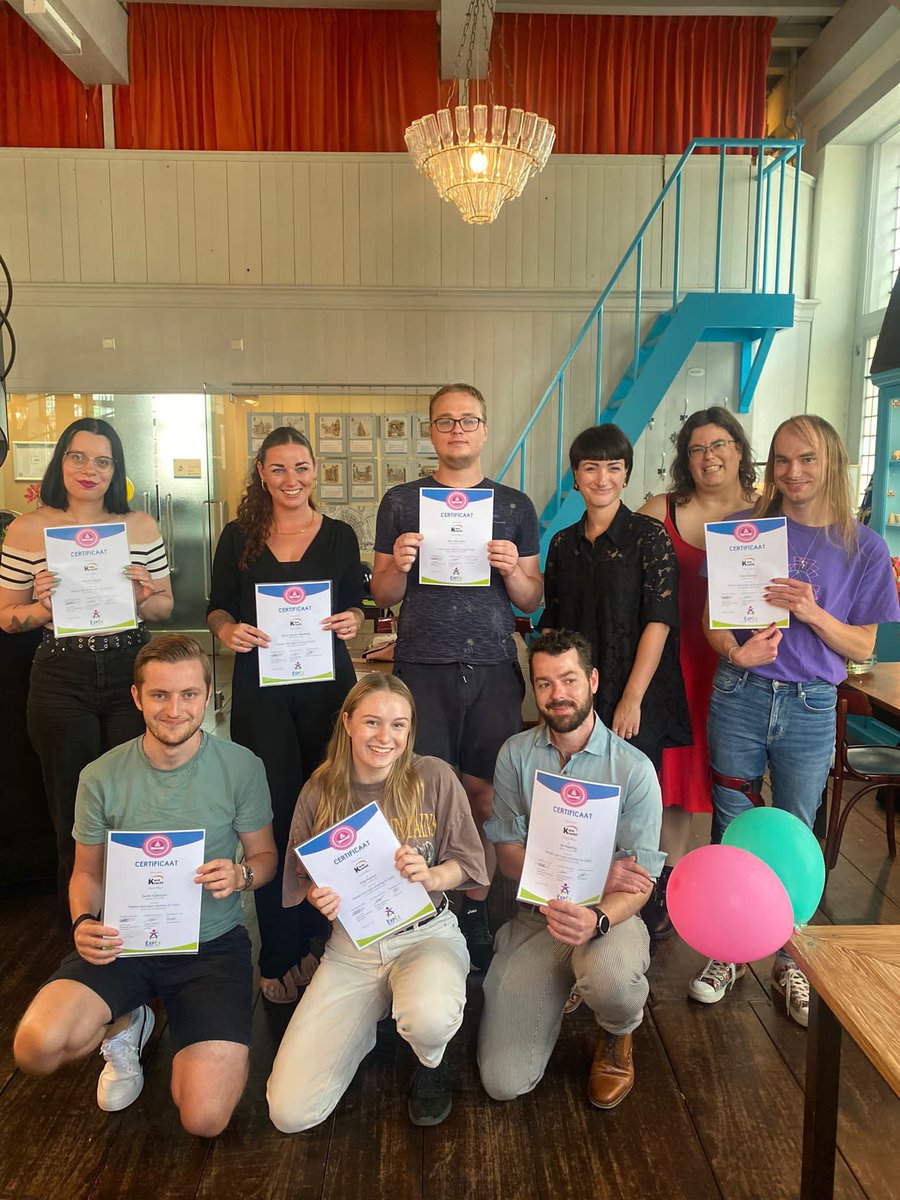 kernkracht_'s tweet photo. De laatste les van de #ExpEx training waarbij zeven jongeren hun certificaat hebben gehaald! We zijn heel blij dat ze team ExpEx #Midden-Holland bij stichting #KernKracht komen versterken. Op naar nog heel veel gouden momenten! https://t.co/9wTGcoaZvC