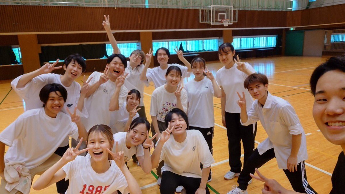 sojo_kazaguruma's tweet photo. 【活動報告】
7月8日(土)に華咲流舞wonderful通称かざワンを行いました！

白組赤組とチームを分けて障害物競走や玉入れなど対戦形式で色々なゲームをやって凄い楽しかったです！！！！！

かざワンを通して白組赤組関係なく華咲流舞皆の絆が���に強くなってるのを感じました💪✨ https://t.co/OPFKnuOVqT