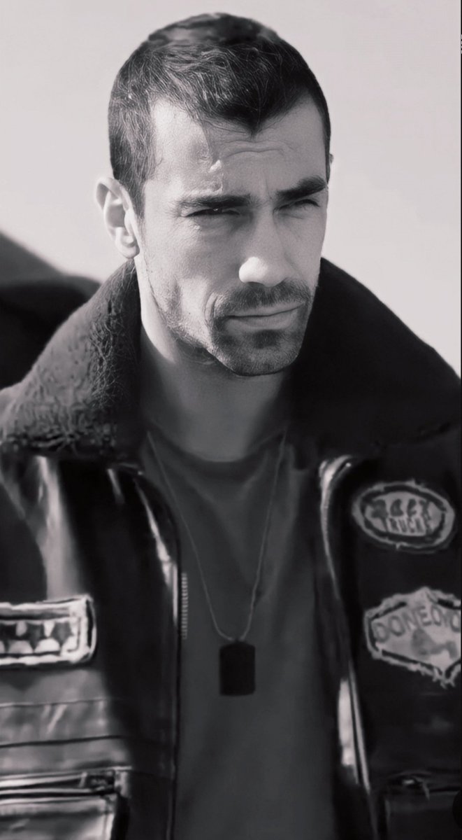 noelia_trk's tweet photo. @LinaresEstevez @dulcepit Buenos días Nieves, feliz martes💚💫💫💫
#İbrahimÇelikkol https://t.co/2hv5sUN9XO