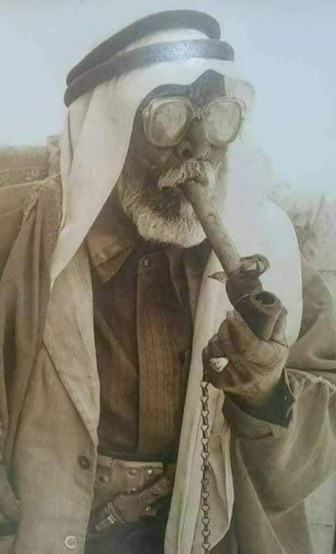 الإنسان الناجح هو الذي يعرف متي يرفع البسكويت من الشاي في الوقت المناسب ..😉