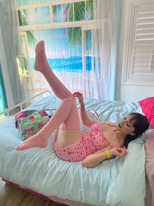 These stockings are a little slice of paradise. Come tell me how much you adore them. https://t.co/1gq4mTpDgp