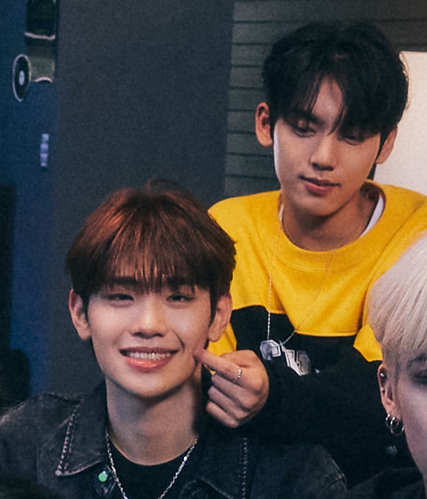 yujin poking taerae's dimple 🥹