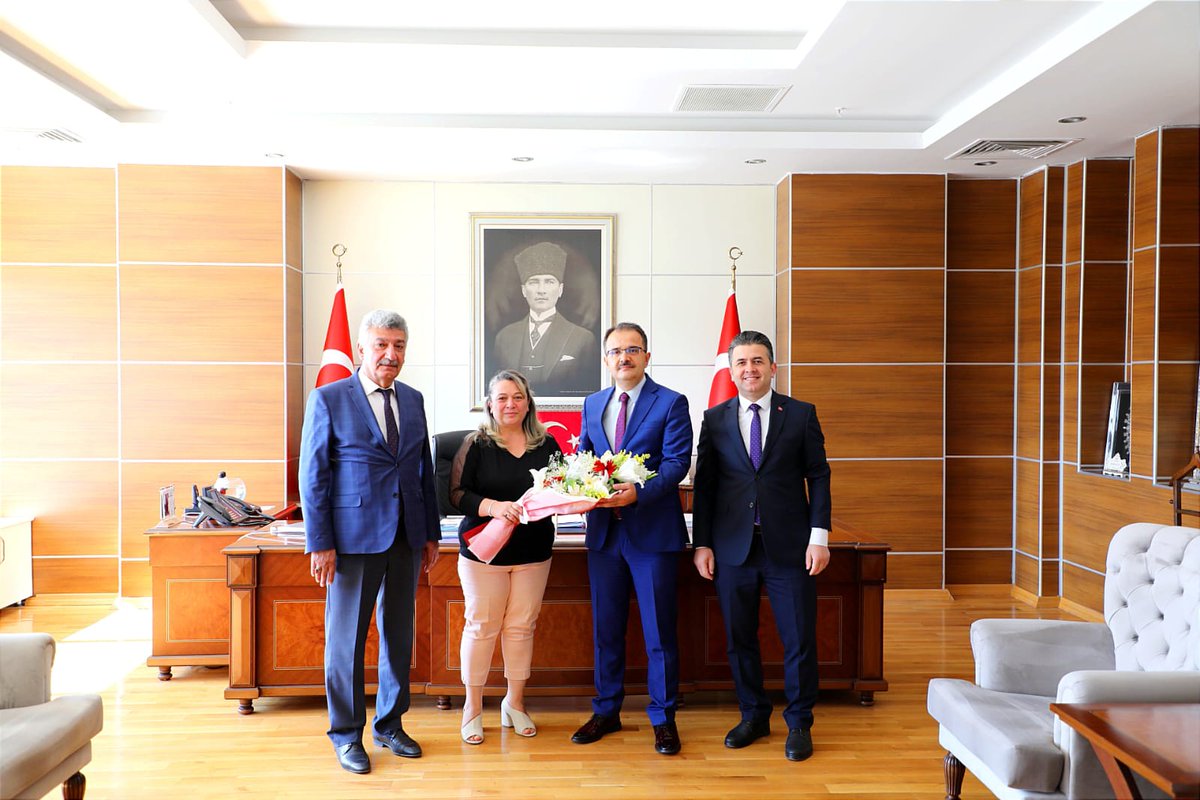 cankiriilnufus's tweet photo. Valimiz Sayın @AbdullahAyaz78, 11 Temmuz Dünya Nüfus Günü nedeniyle İl Nüfus ve Vatandaşlık Müdürümüz Sayın Ahmet Antep, Merkez İlçe Nüfus Müdürü Sayın Recep Çakar ve personeli kabul etti.
@AliYerlikaya @AbdullahAyaz78 
@CankiriValiligi @TCNufus @sefikaygol 
#HayatınızınHerAnında https://t.co/3kQZpiaSBn
