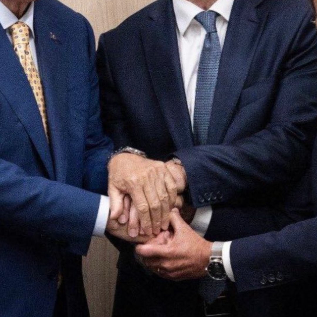 oneflowcom's tweet image. As we&apos;ve seen before, handshakes can be tricky. Maybe next time, skip out on the handshakes and seal it with a @oneflowcom contract instead?

#NATO #Digitalcontracts #agreements