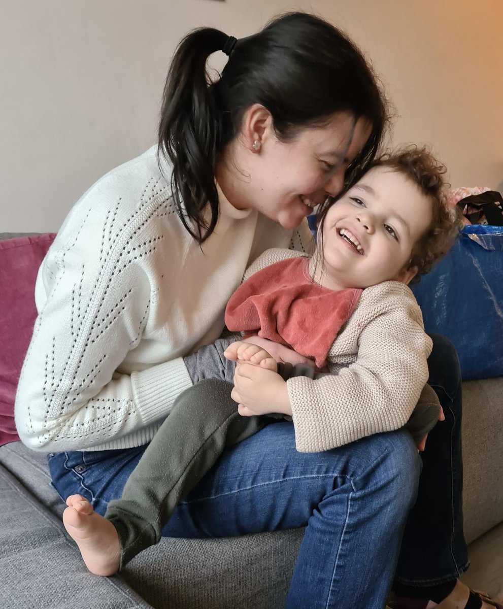 Dit is Inti (3 jaar). Inti heeft zeer ernstige verstandelijke en meervoudige beperkingen (ZEVMB) en zware epilepsie. Haar ouders Gerben en Laura hebben geen idee hoe de toekomst eruit ziet.
Wij zien hen en zijn er voor ze. En blijven dit graag doen 2cu.nu/doneren