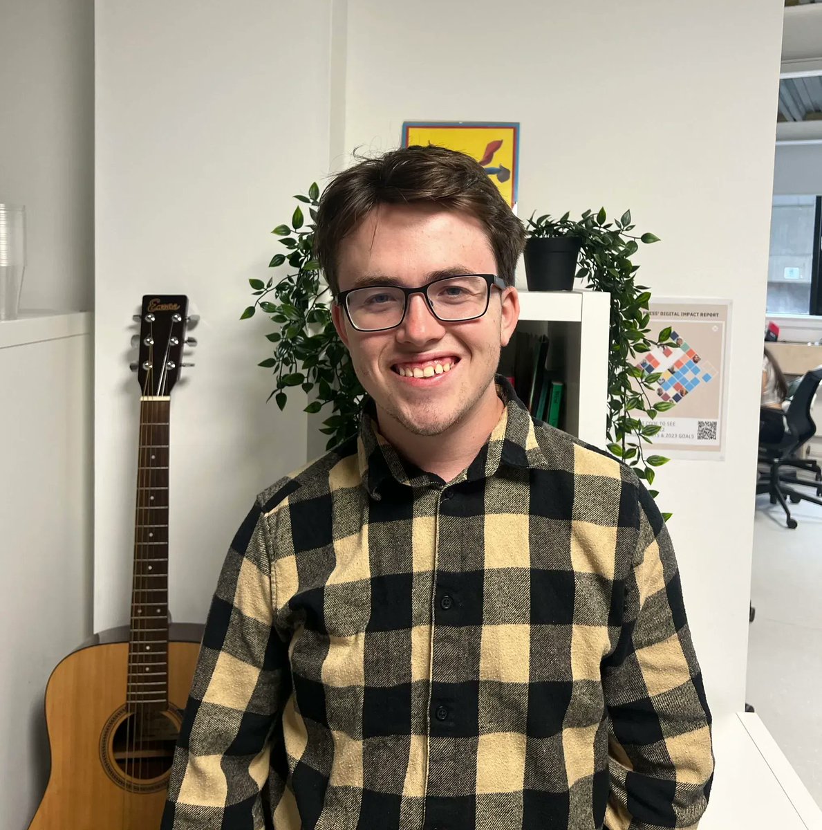 You_Press's tweet image. Welcome to Joe 👋 

Our new digital media and creative writing intern (here with @FIE_studyabroad) 📱✏️ 

Fun fact: He’s distantly related to Ed Sheeran!

#newintern #internships #internabroad #studyabroad #ustouk #USA #collegestudent #workabroad #youpress #explore #london #youth