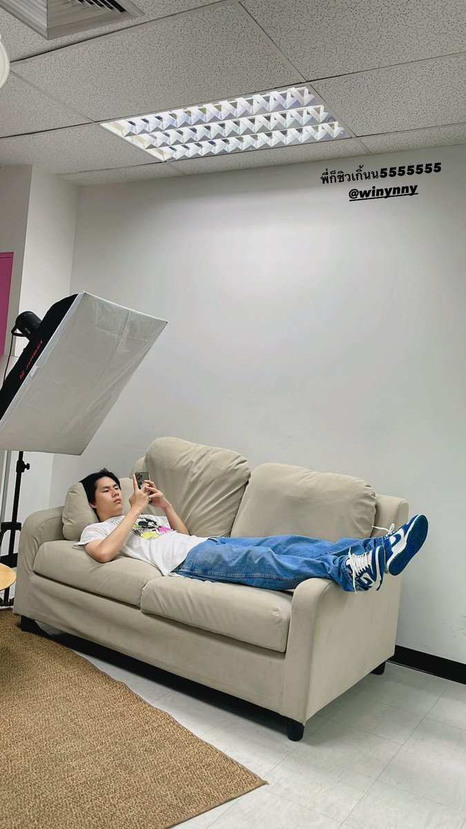 _fairydiaries_'s tweet photo. another pic of him wearing it 🥹 https://t.co/OcFY3bLvjv