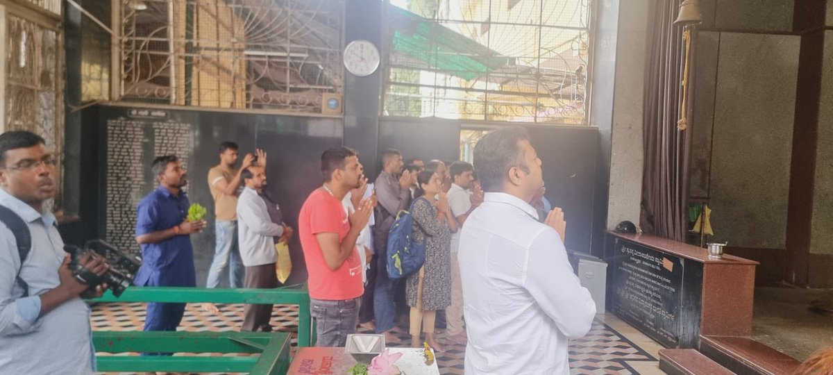 astitvam's tweet photo. A silent protest in Bengaluru today against the killings of Jain Sadhu and a @yuva_brigade volunteer Venugopal Nayak. Hope the state listening..
#1 https://t.co/1i2BAMHPZ3