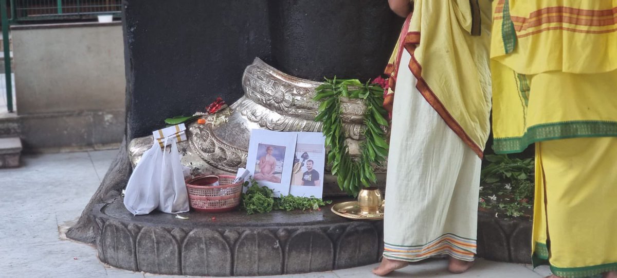 astitvam's tweet photo. A silent protest in Bengaluru today against the killings of Jain Sadhu and a @yuva_brigade volunteer Venugopal Nayak. Hope the state listening..
#1 https://t.co/1i2BAMHPZ3