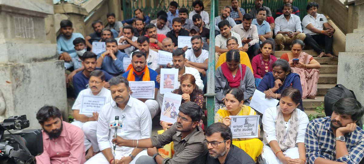 astitvam's tweet photo. A silent protest in Bengaluru today against the killings of Jain Sadhu and a @yuva_brigade volunteer Venugopal Nayak. Hope the state listening..
#1 https://t.co/1i2BAMHPZ3