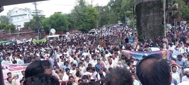 DsdDte's tweet photo. جتنے زیادہ لوگ جمع ہوں گے اتنی جلدی کامیابی ملے گی
دوسرا روز: سرکاری ملازمین کا سول سیکرٹریٹ کے باہر جم غفیر بلند حوصلہ صبر وتحمل کو سلام
#چلو_چلو_لاہور_چلو https://t.co/dnzqPoAbQu