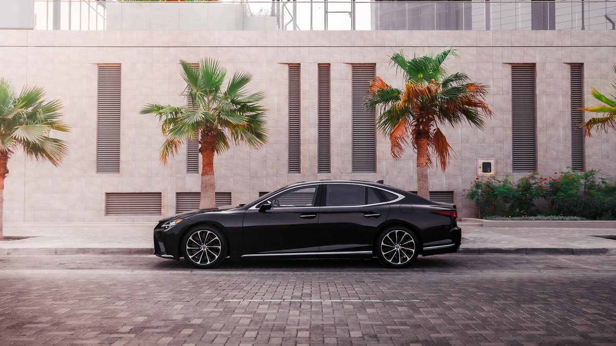 أداء يفرض نفسه وفخامة غاية في التفرّد،
إنها لكزس LS.

Uncompromising luxury, Lexus LS.

#Lexus #LexusBahrain #LS #لكزس_البحرين