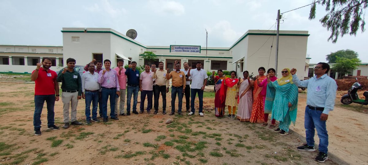 <a href="/Badal_Patralekh/">BADAL</a> <a href="/HemantSorenJMM/">Hemant Soren</a> <a href="/JharkhandCMO/">Office of Chief Minister, Jharkhand</a> <a href="/jharotef/">NMOPS / JHAROTEF</a> <a href="/vlwjharkhand/">झारखण्ड राज्य जनसेवक संघ</a> 
वेतन, पेंशन पर कोई प्रहार
नही सहेगा कर्मचारी परिवार

मैं जनसेवकों के साथ हूं

#JusticeForVLW
#Restore_VLW_Grade_Pay