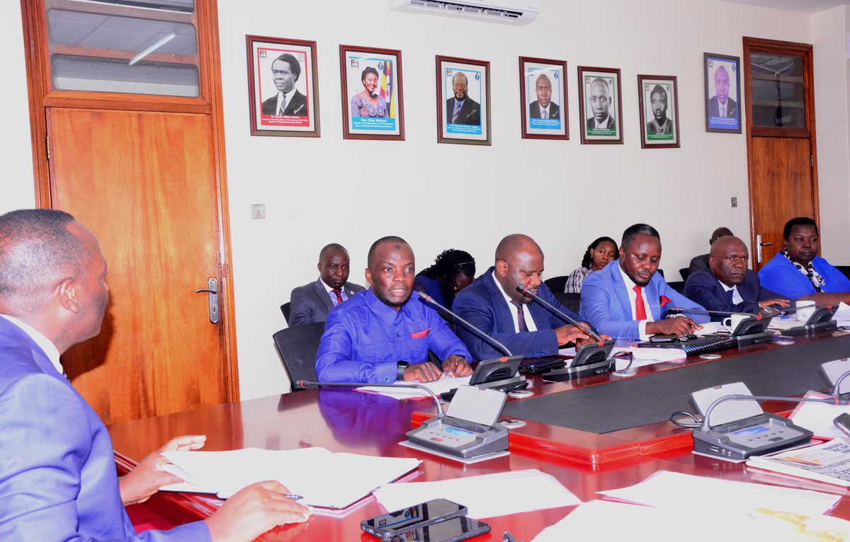 LoP_Uganda's tweet photo. During our Cabinet meeting this morning, the LOP @MathiasMpuuga announced that after a two weeks break, #LOPOversightTour resumes next week in greater Masaka before moving to greater Mubende, Busoga &amp; Teso sub-regions. #AccountabilityAndService https://t.co/tMkreYy3Uo