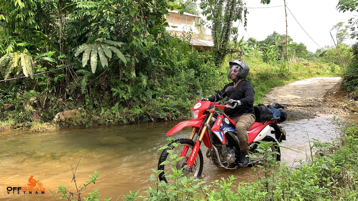 vietnamriders1's tweet photo. Road conditions affect the way and speed that you ride your motorbikes. Wet or dry? Both are fun! 😻

📲 https://t.co/hVu6MTaCPR

#roadconditions #weathernotanissue #bikehandling #vietnam #xuhuong2023 #trending2023 #motorbike #tour #rental #honda #XR150 #CRF150L #CRF250L #CRF300L https://t.co/1zG90Mk46U