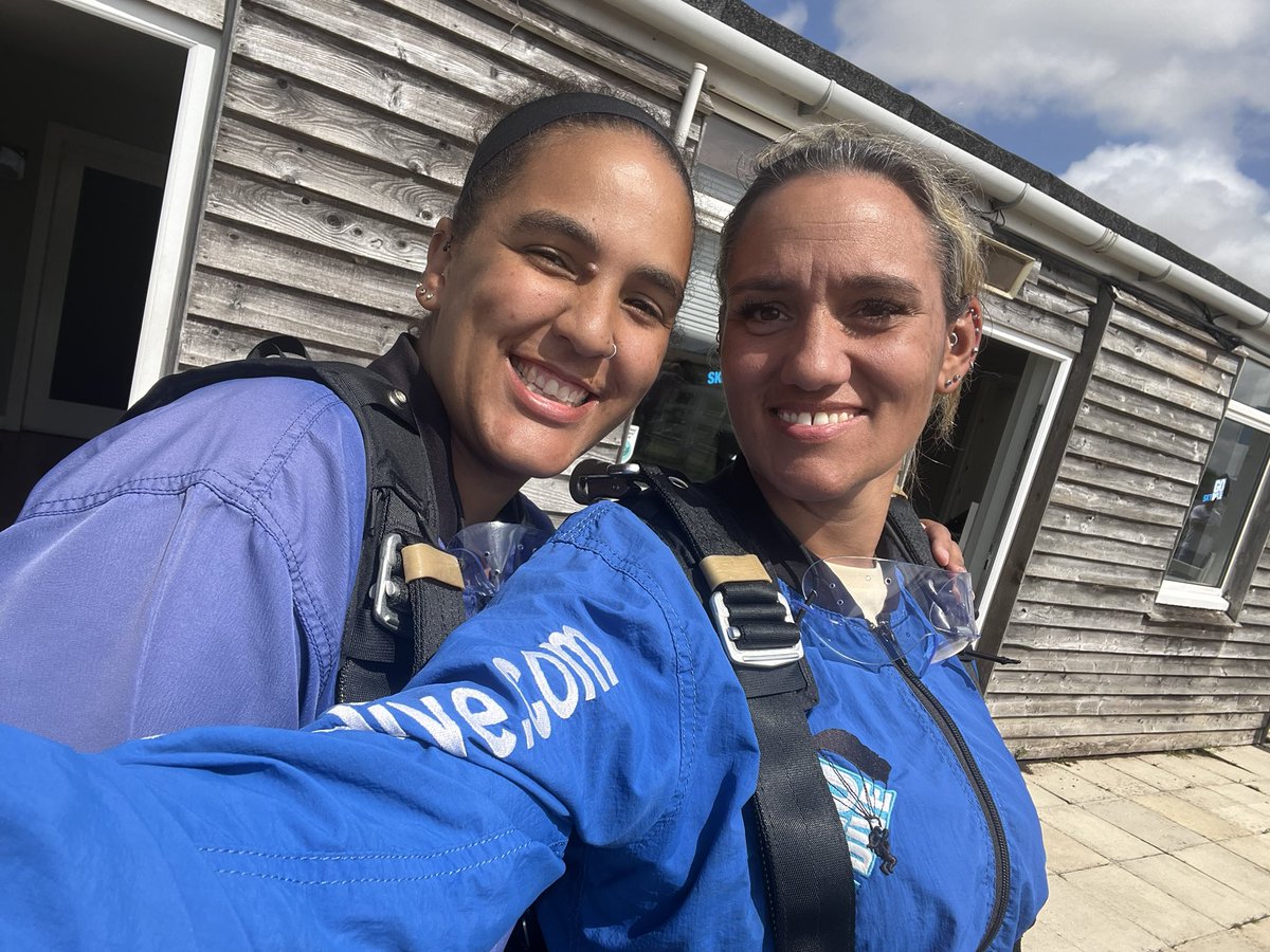 jodiestattoos's tweet photo. Skydived 10000 feet sunday!! Ready to book the 15000!!! Can’t wait!!! #lovedtheclouds #lovedthefreefall @GoSkydiveUK https://t.co/rDpR0yoYqG