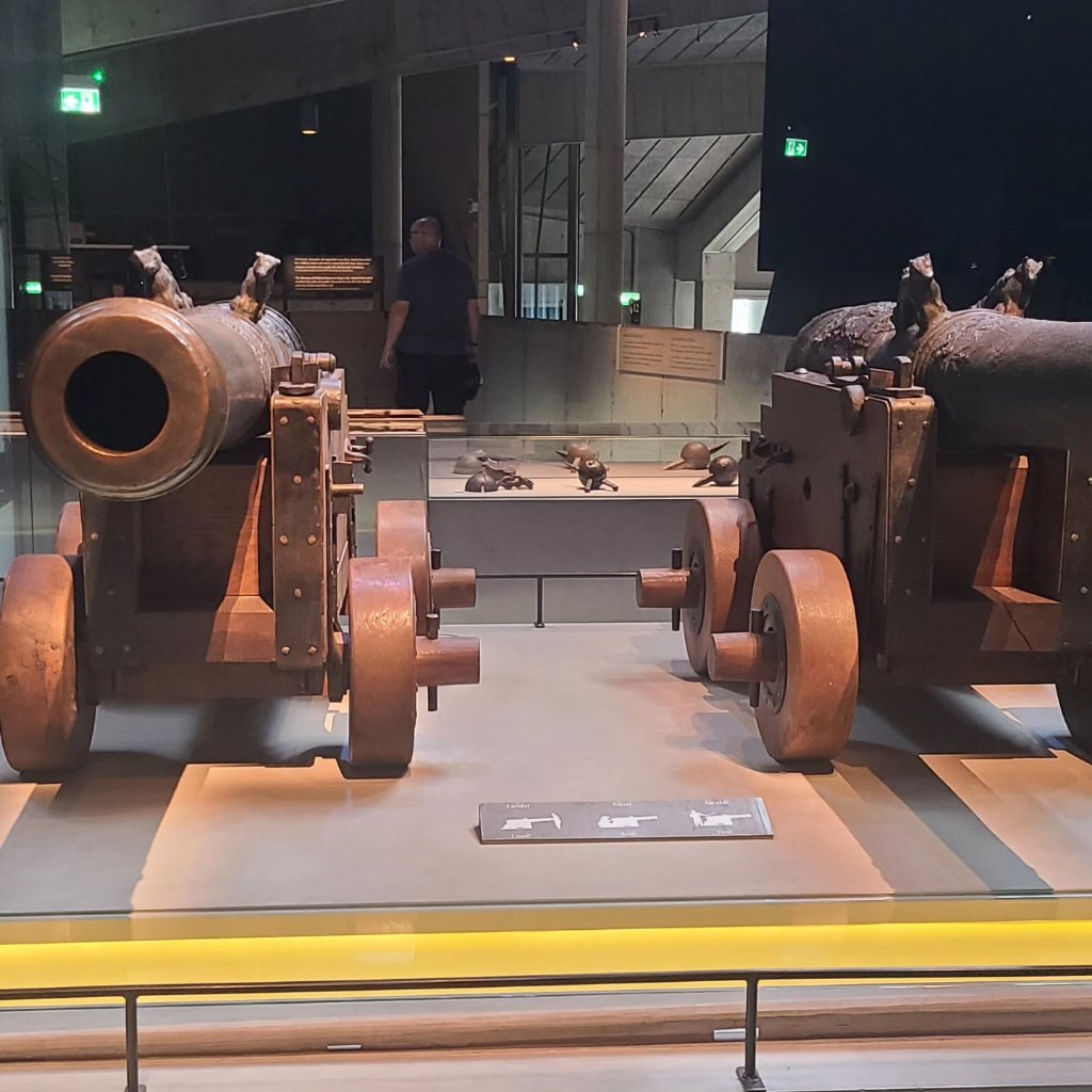 Hobletsonthego's tweet image. The Vasa museum in Stockholm is home to the Vasa the only preserved 17th century ship. It was a warship designed to be a symbol of power but it sank 20 minutes into its maiden voyage. In lay on the floor of the harbour in Stockholm for 300 years before being raised and restored.