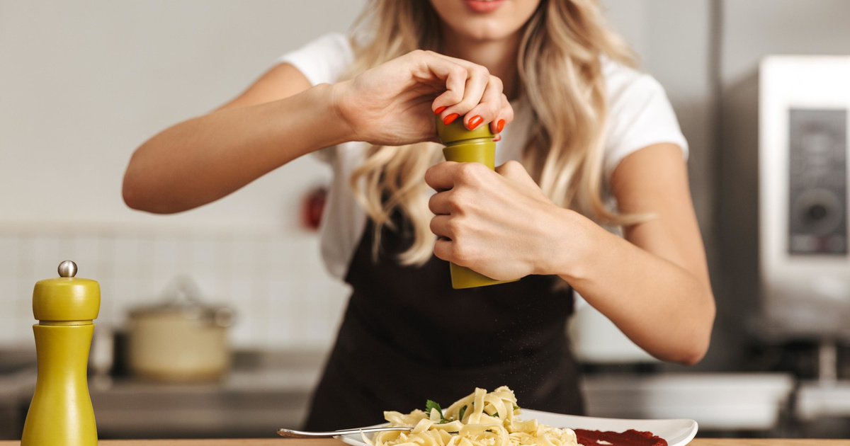 MarieClaire_ru's tweet image. Знаете ли вы, какие распространённые действия повышают калорийность блюд? Убедитесь, что вы не саботируете свои цели по сохранению здоровья и фигуры по простому незнанию.

#готовимдома #стройность #готовка #вреднаяеда #хозяйкеназаметку

vk.cc/cppx44