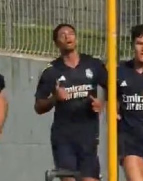 Juniorzete_'s tweet photo. no sabe donde se ha metido entre pintus y el sol de madrid en pleno julio https://t.co/tt7DmJ29BI