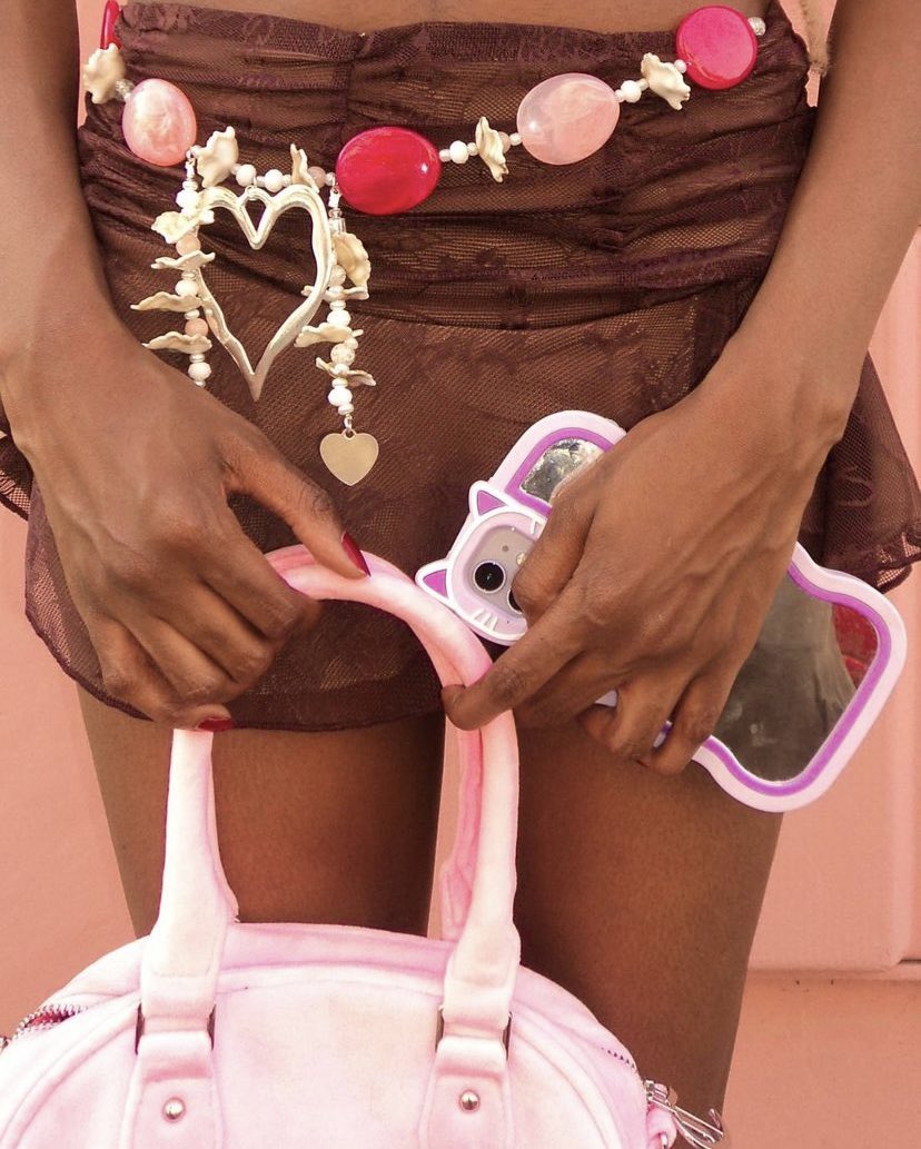 deathbybeads's tweet photo. 💖🐚 Elvie redefining fashion by styling our handmade ‘Princess Diana’ necklace into a stunning belt. 🐚💖 https://t.co/teixSjilpM