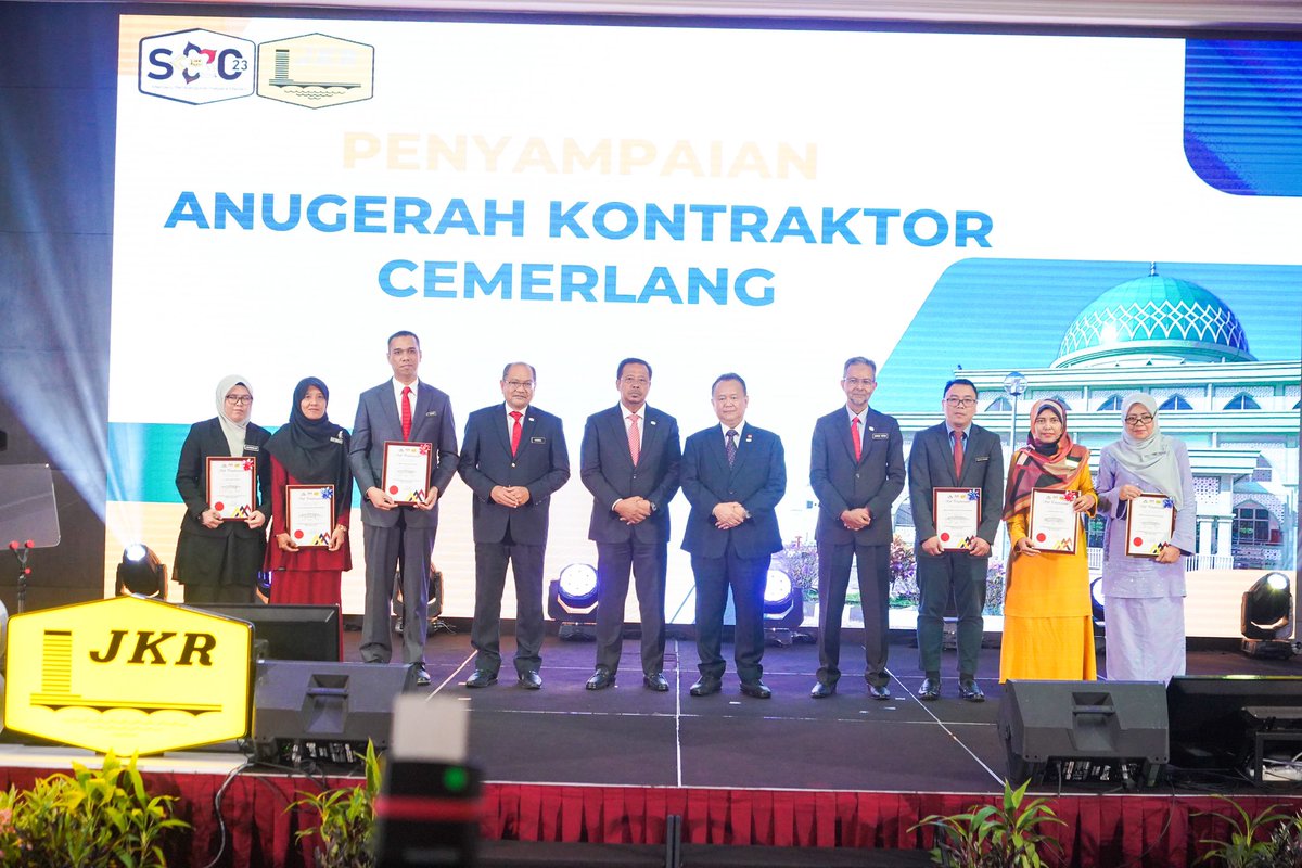 DSARMOfficial's tweet photo. Persidangan Pegawai Kanan (SOC) JKR Malaysia bagi Tahun 2023 di Melaka.
#rahmanmohamad
#ybaman
#tokman
#DSARM
#JasaKepadaRakyat https://t.co/l9KNsxsuxh