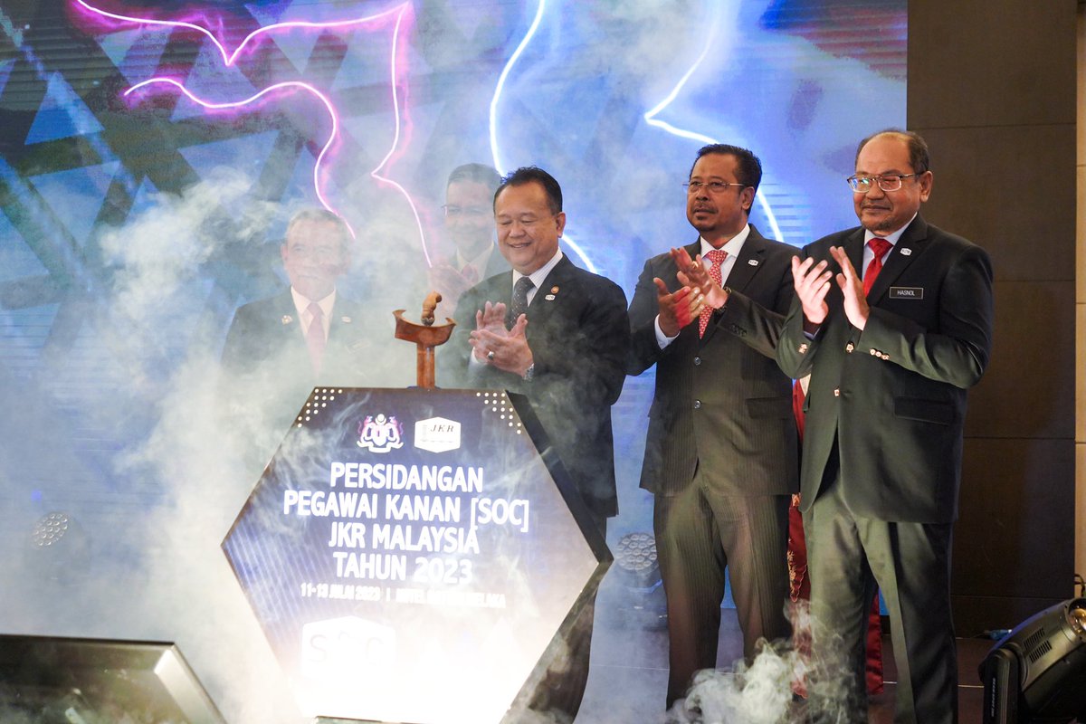 DSARMOfficial's tweet photo. Persidangan Pegawai Kanan (SOC) JKR Malaysia bagi Tahun 2023 di Melaka.
#rahmanmohamad
#ybaman
#tokman
#DSARM
#JasaKepadaRakyat https://t.co/l9KNsxsuxh