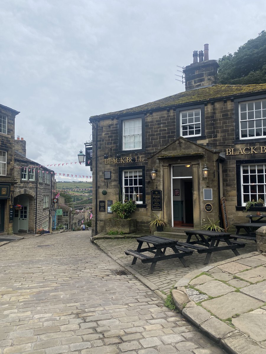 Ellie Keel tweet media