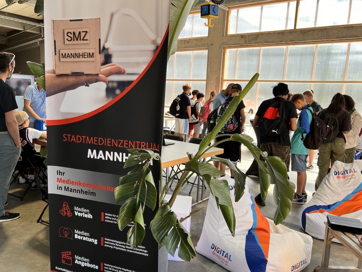 Halbzeit auf der BUGA🌻Wir haben wirklich eine tolle Zeit &amp; freuen uns, dass die Klassen-Workshops so gut ankommen!🤗Mit am Start sind: ein Lasercutter, ein 3D-Drucker, Roboter, iPads mit spannenden Apps &amp; ein Fahrrad, mit dem man selbst Strom erzeugen kann!🚴  #mannheim #buga23